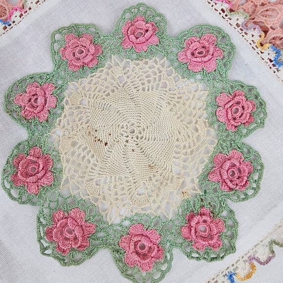 Vintage lot 5 linens runner doilies crochet trimming - Picture 5 of 5